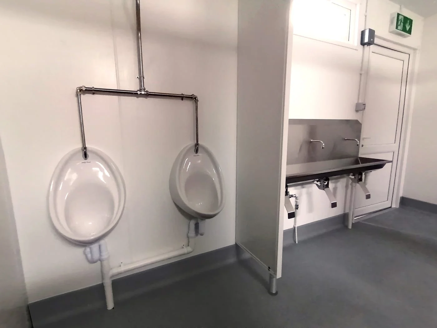 Toilet cabin block
